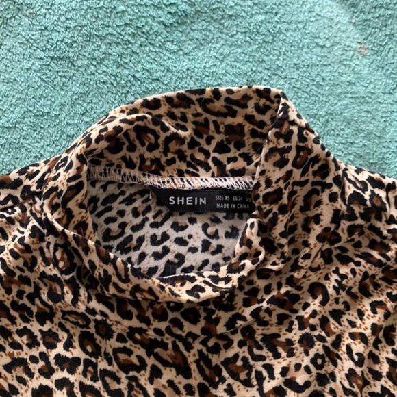 Cheetah print long sleeve - Picture 2 of 2